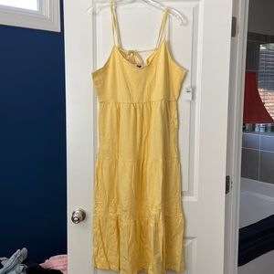 ☀️☀️ Old Navy women’s size L yellow tiered midi cami swing dress